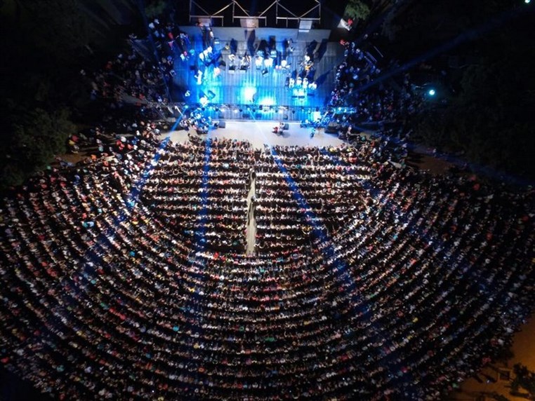 Naji Osta pulls off an EPIC concert in Zahle with more than 7000 spectators